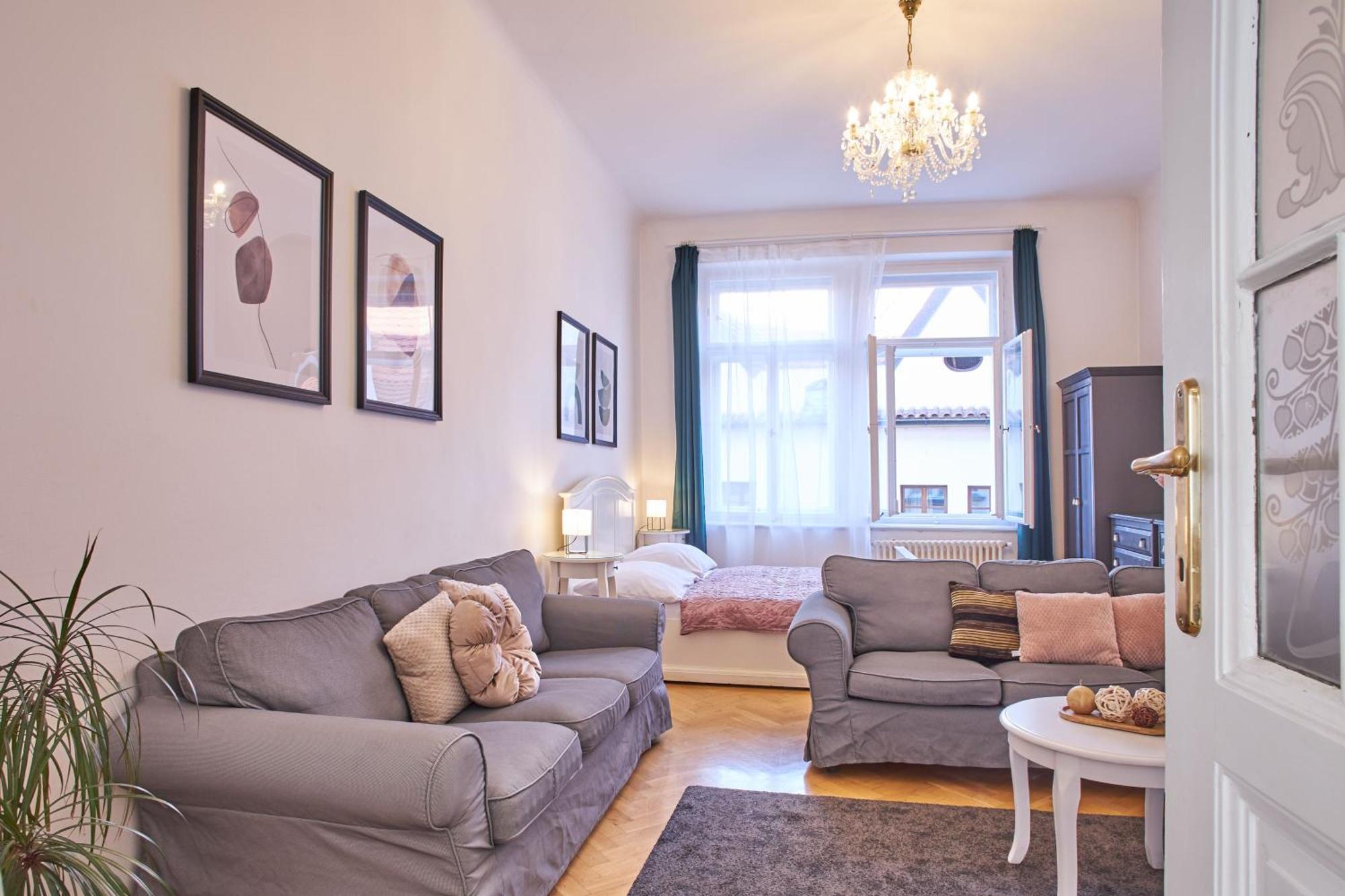 Charles Bridge Premium Apartahotel 4*